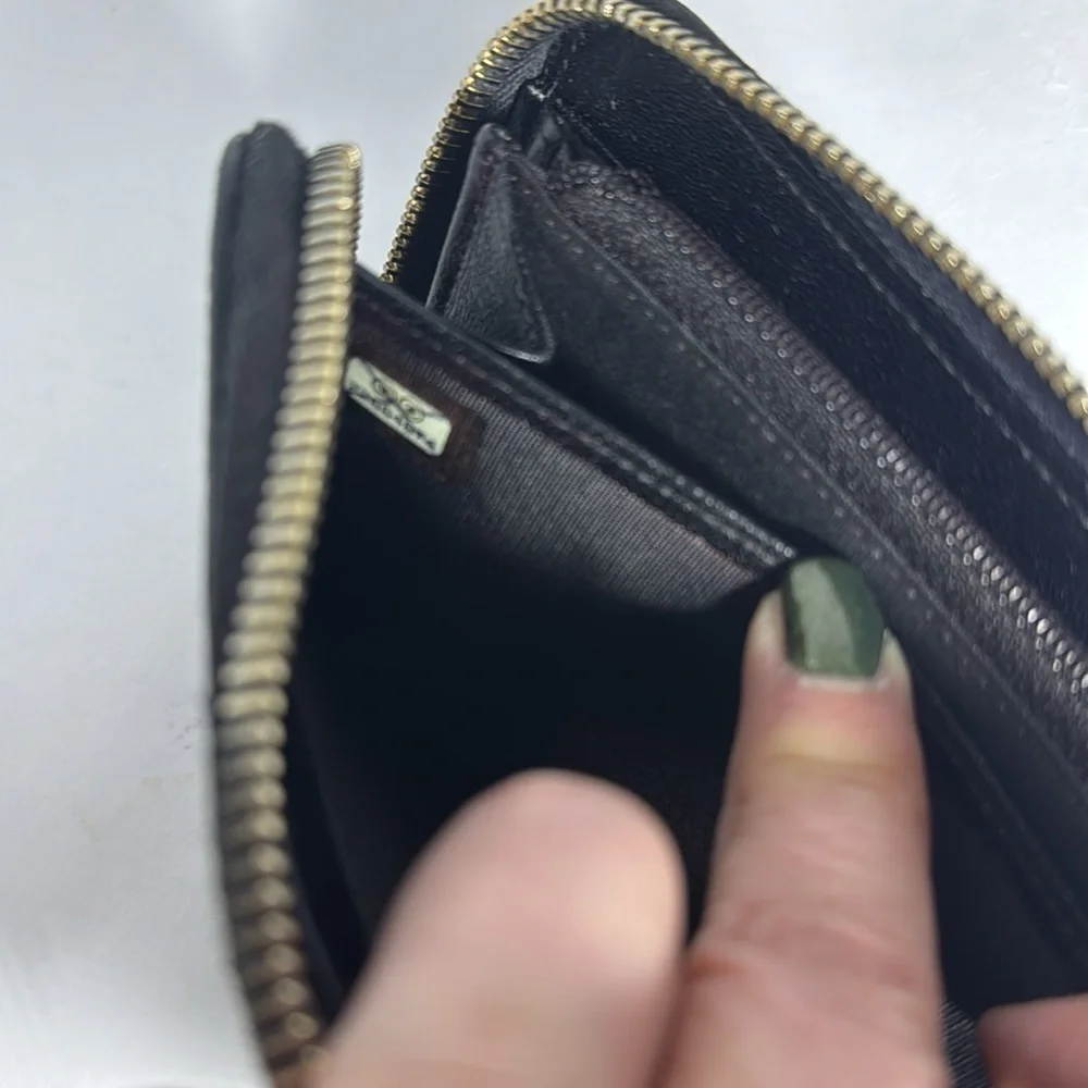 AUTHENTIC BLACK LEATHER CHANEL ZIPPY WALLET